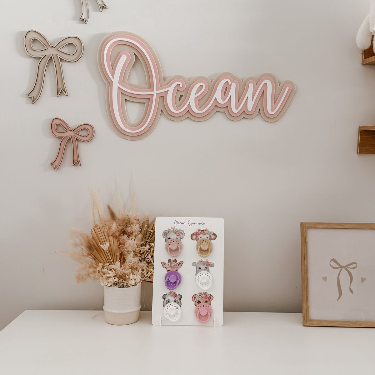 CMC Gold Dummy Holder Stand